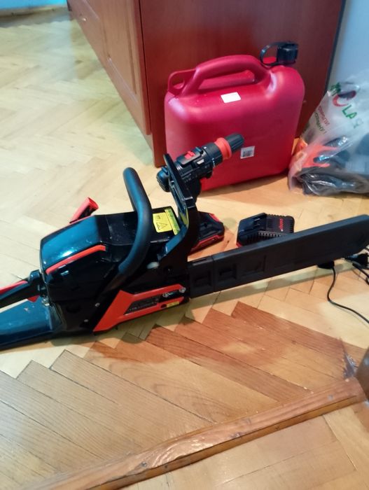 Обрізка дерев,порізка дров .