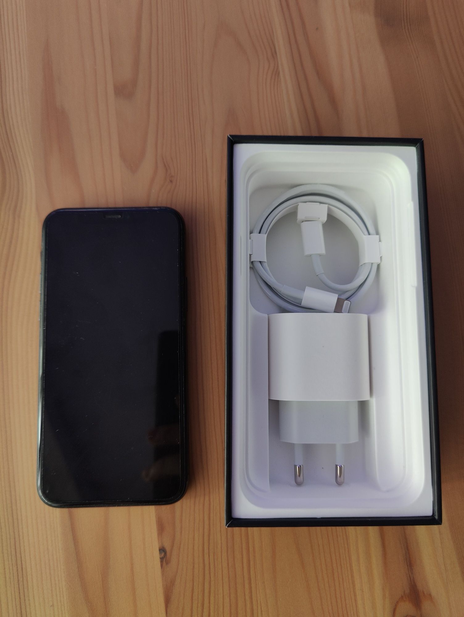 iPhone 11 Pro 64 GB Midnight Green + 2 case + kabel USB-C + ładowarka