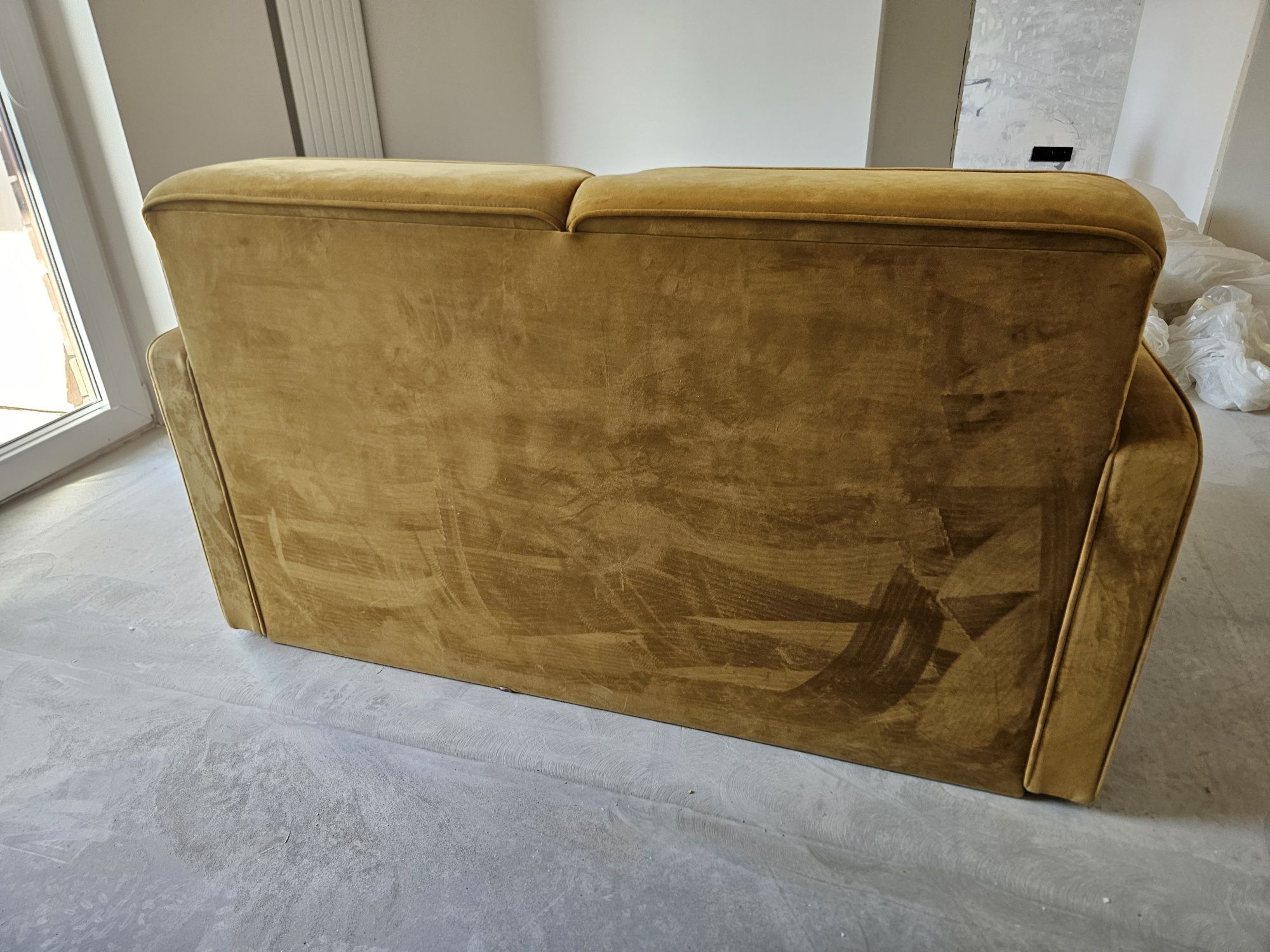 Sofa z funkcją spania i pojemnikiem