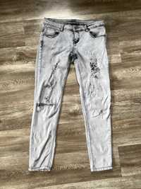 Obcisłe jeansy skinny dżinsy straight z dziurami three d denim