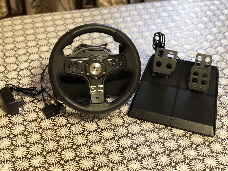 Ігровий руль Logitech на 720 градусів