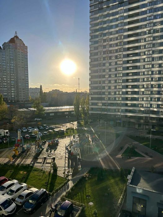 Трикімнатна з дизайнерським ремонтом у ЖК Галактика!