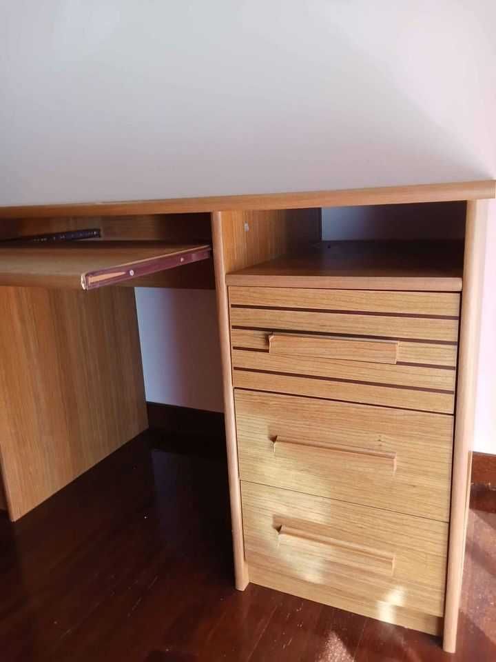 Mobília Quarto Completo (cama dupla, mesa cab., estante e secretária)