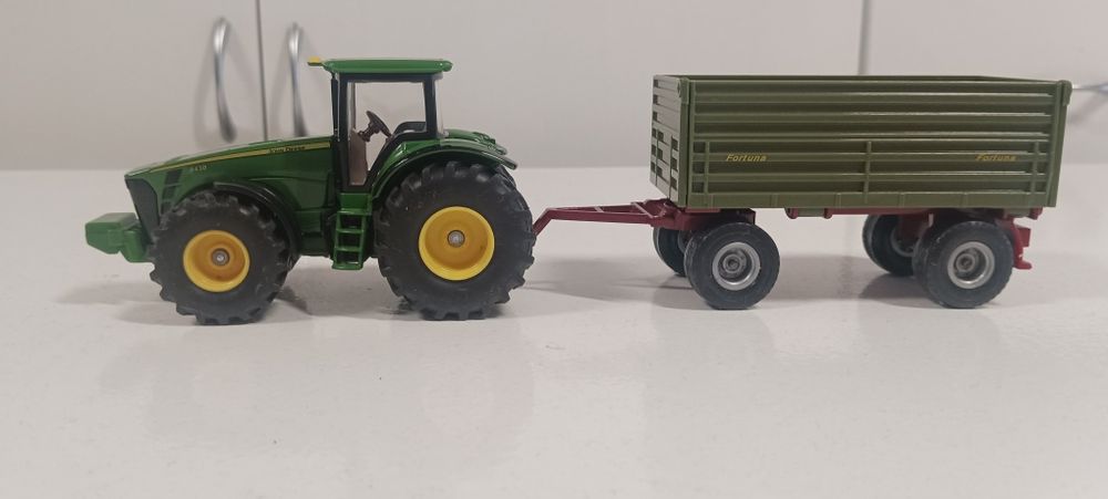 Trator Siku escala 1/50
