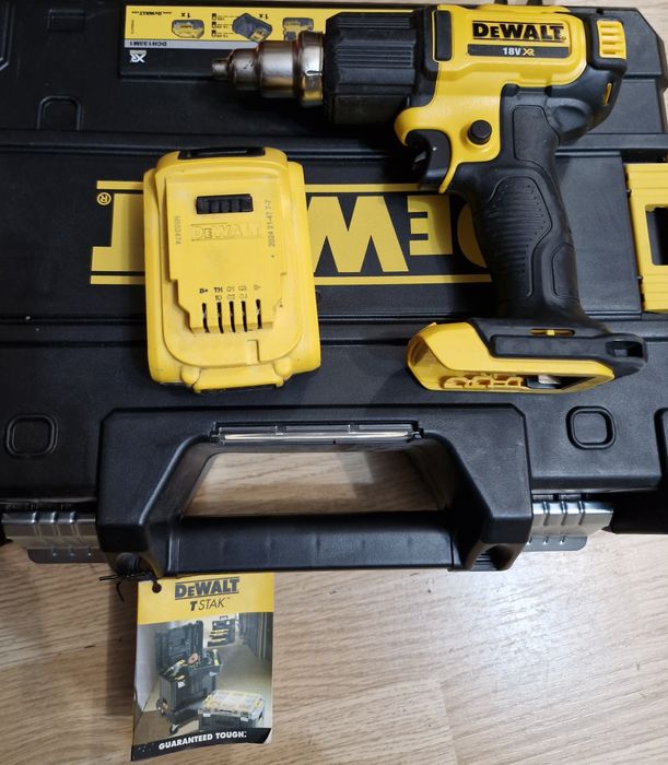 Фен   DEWALT.акумуляторний DCE 530