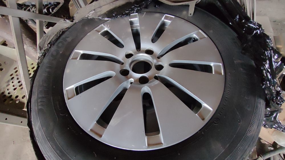 Продам комплект 4шт. оригінальних дисків mersedes benz R17 з резиною