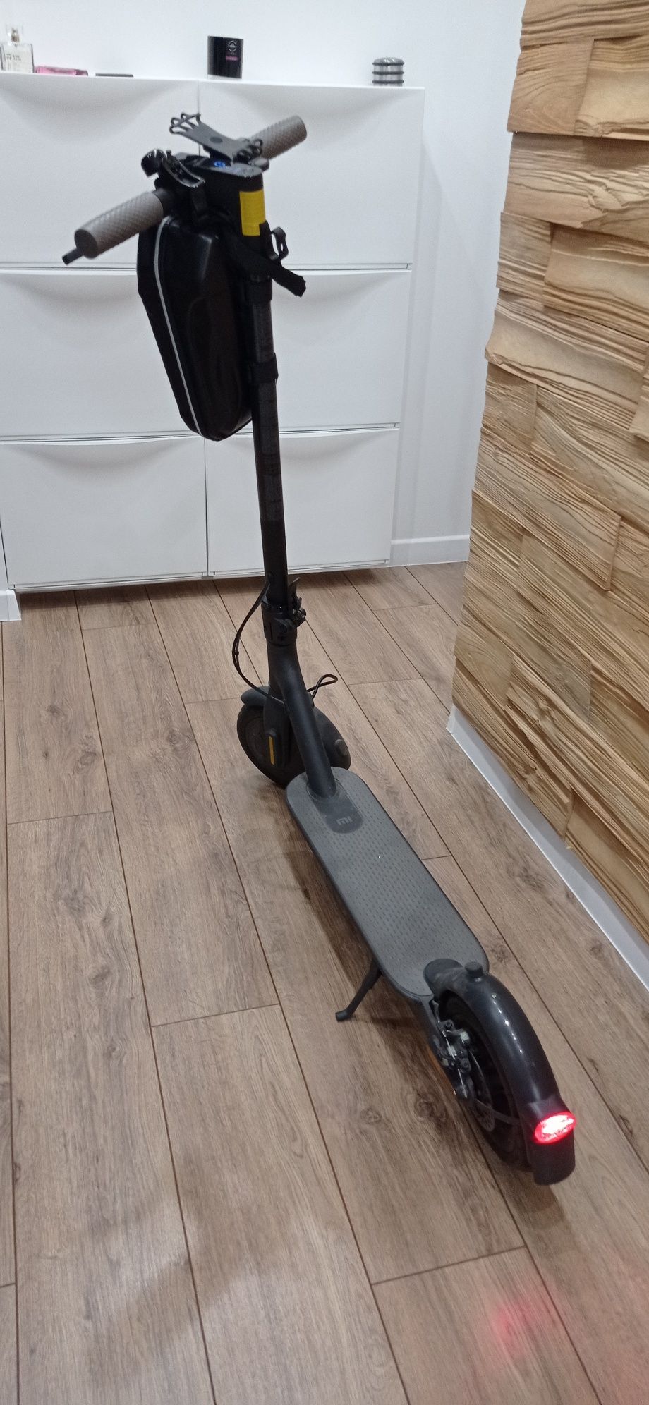 Hulajnoga elektryczna Xiaomi Mi Scooter 1S