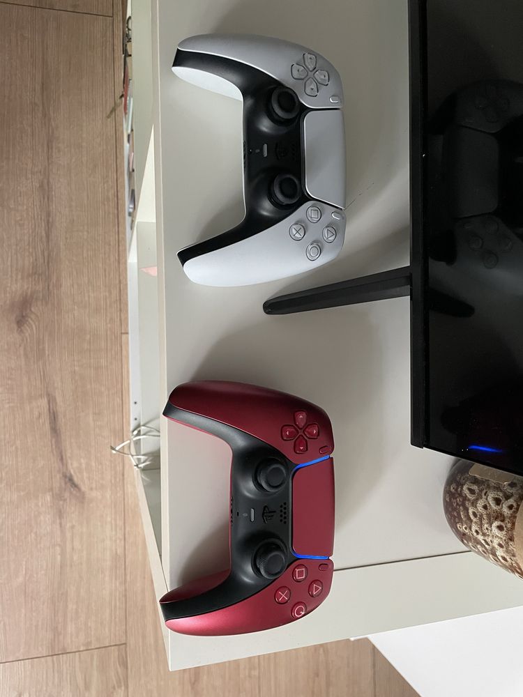 PS5 Digital + 2 pady