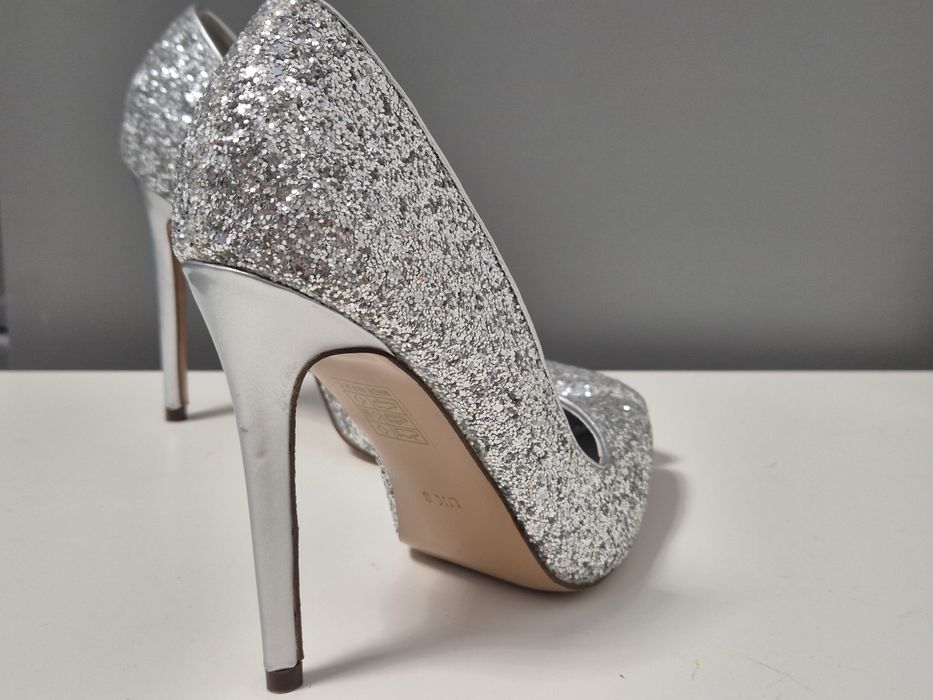 Блестящие туфли на шпильке