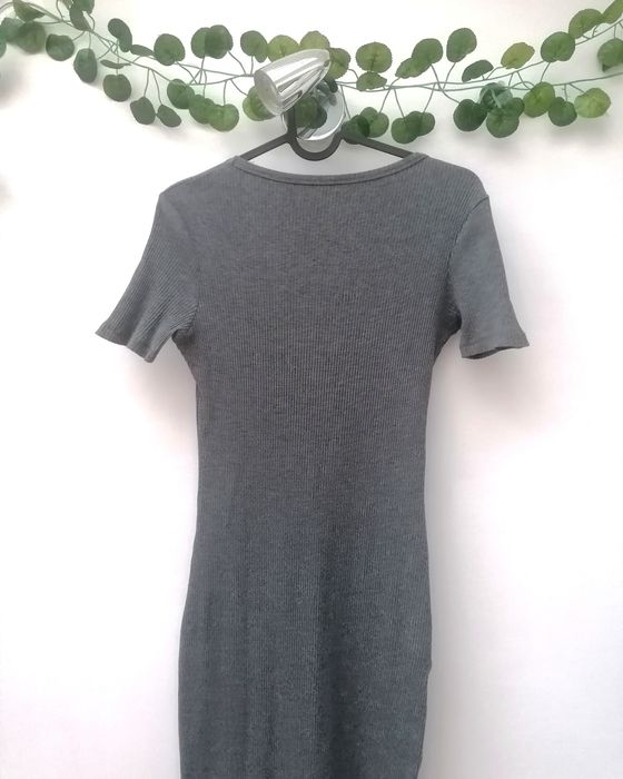 Vestido Cinzento Justo