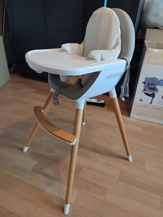 Krzesełko do karmienia Kinder Kraft z poduszką nadmuchiwaną.