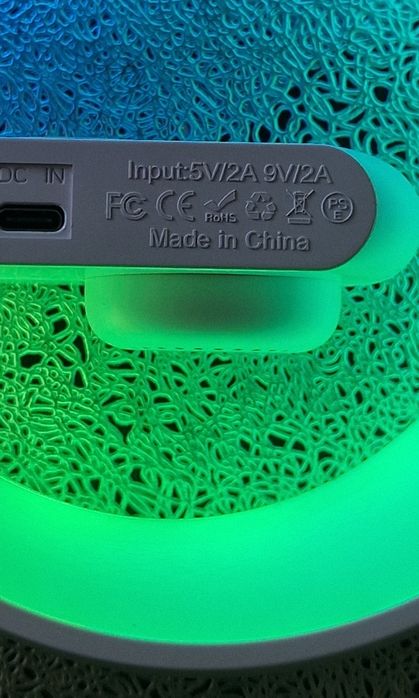 Przenośny głośnik Bluetooth, zegar, budzik, lampka nocna RGB, kabel do