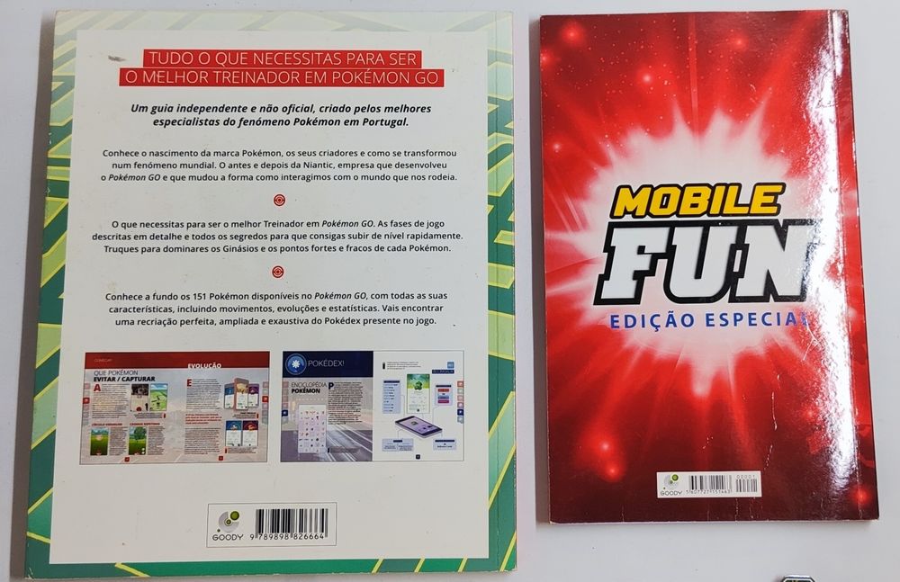 Pack Pokémon (2 Livros Pokémon Go, 5 Boosters, 15 miniaturas, Sleeves)