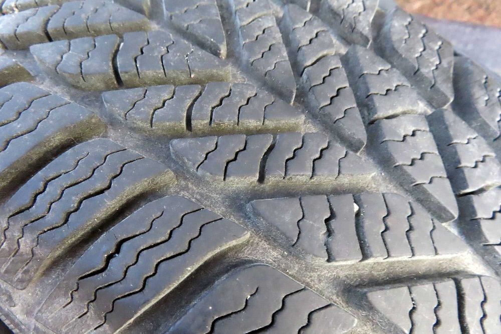 Komplet kół opony zimowe 8mm Dębica Frigo 2 195/65 R15 felgi, pokrowce