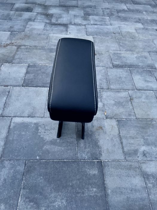 Підлокітник на Volkswagen Transporter T6