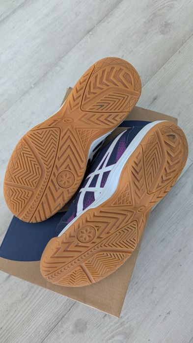 Asics Upcourt 5 GS rozmiar EU 38 , US 5 1/2 , 24 cm siatkówka halówki