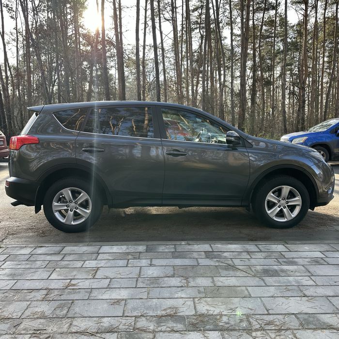 Toyota rav4  2013 года