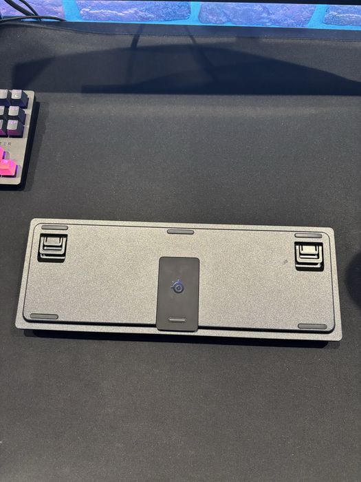 Apex pro TKL 2023 z niedzialajacym portem usb c