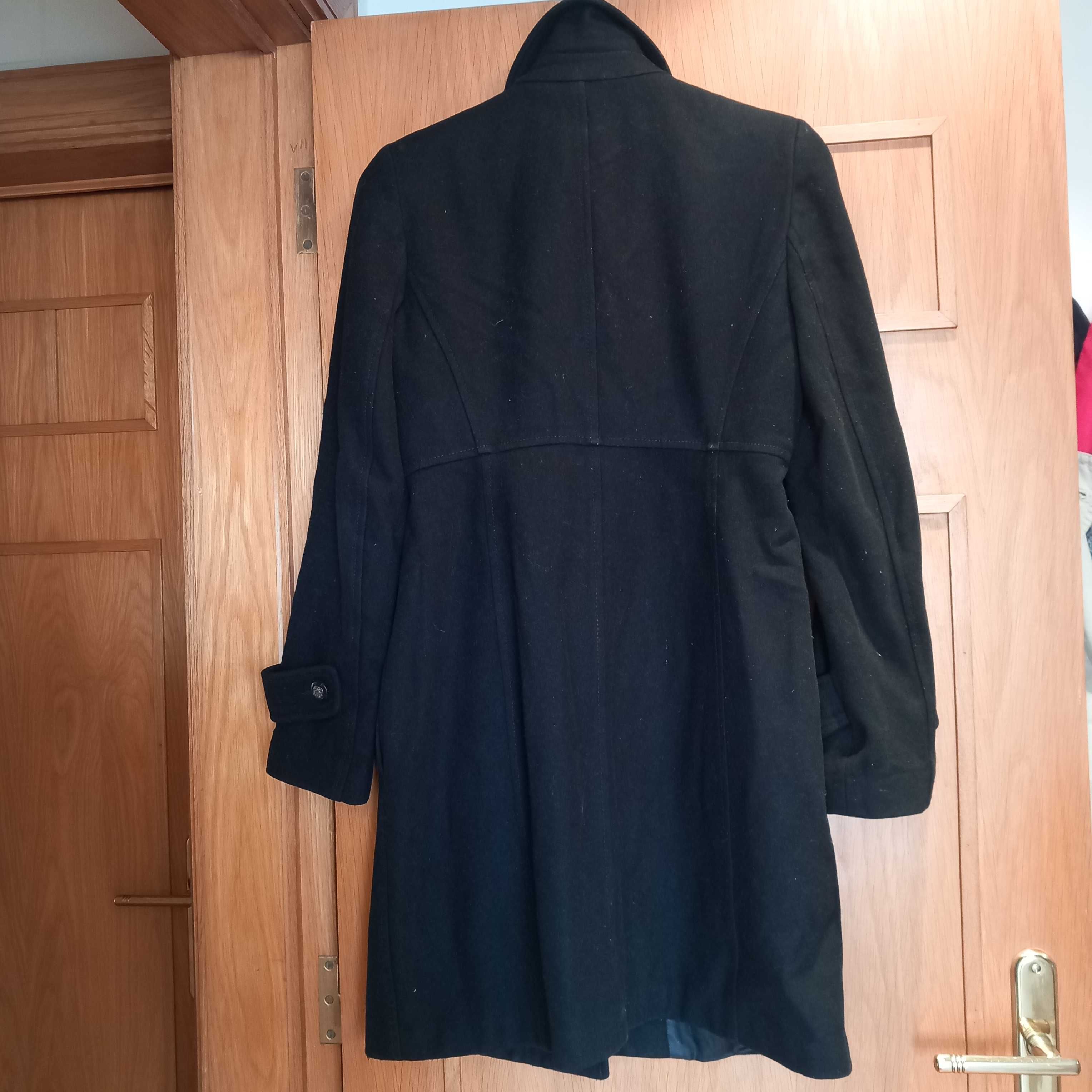 Sobretudo preto da Zara
