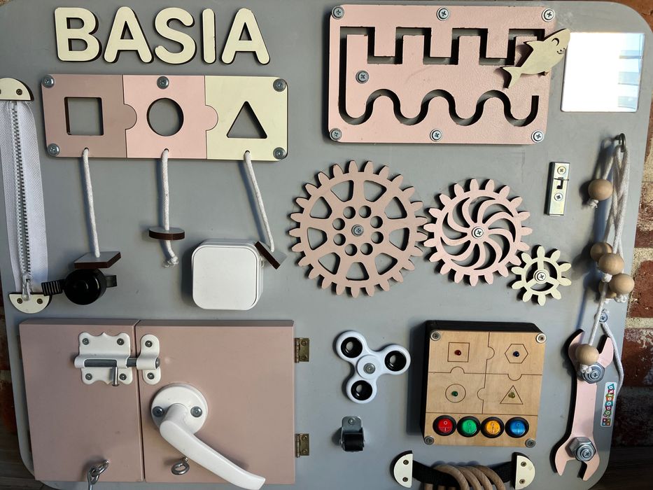 Tablica manipulacyjna z imieniem Basia