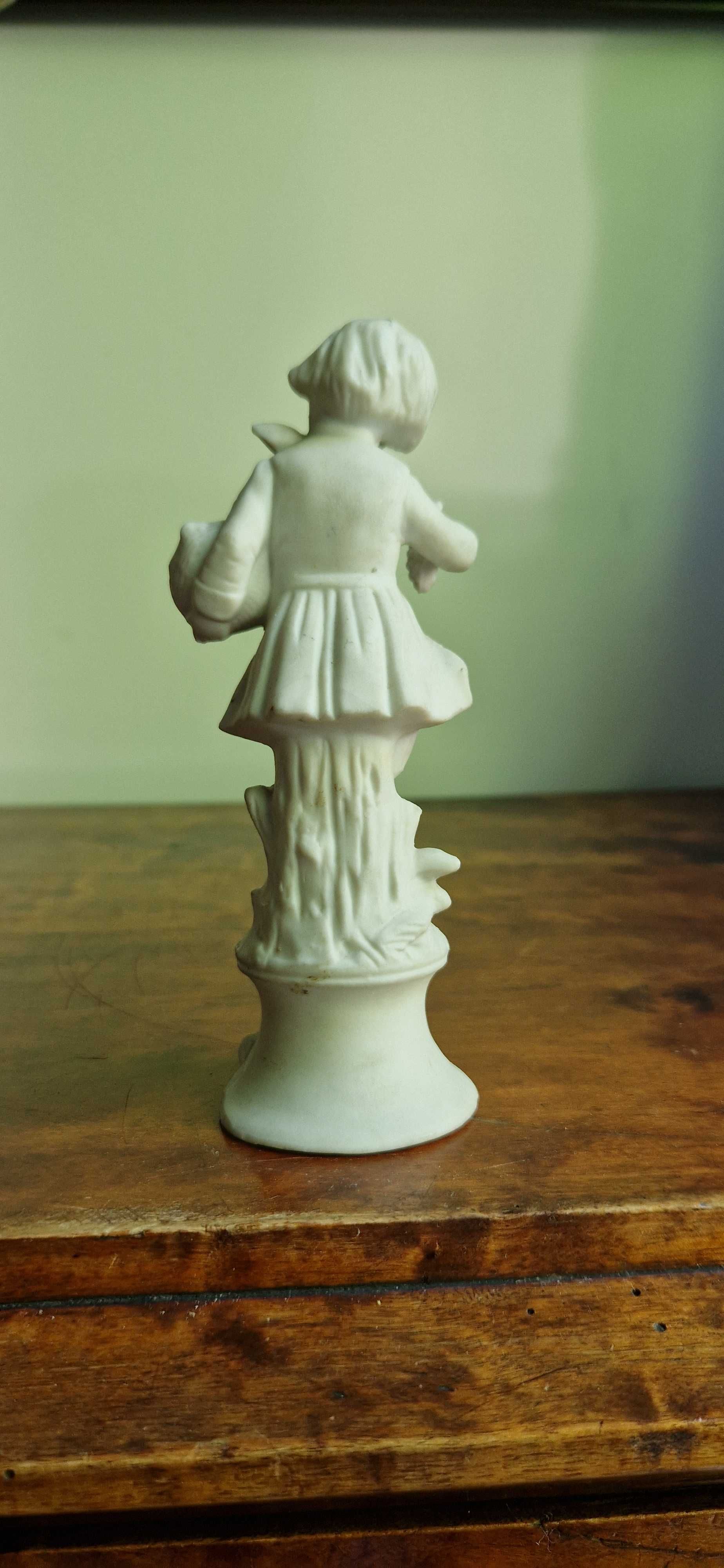 Figurka porcelana biskwit sygnowana Chlopiec z winem antyk secesja