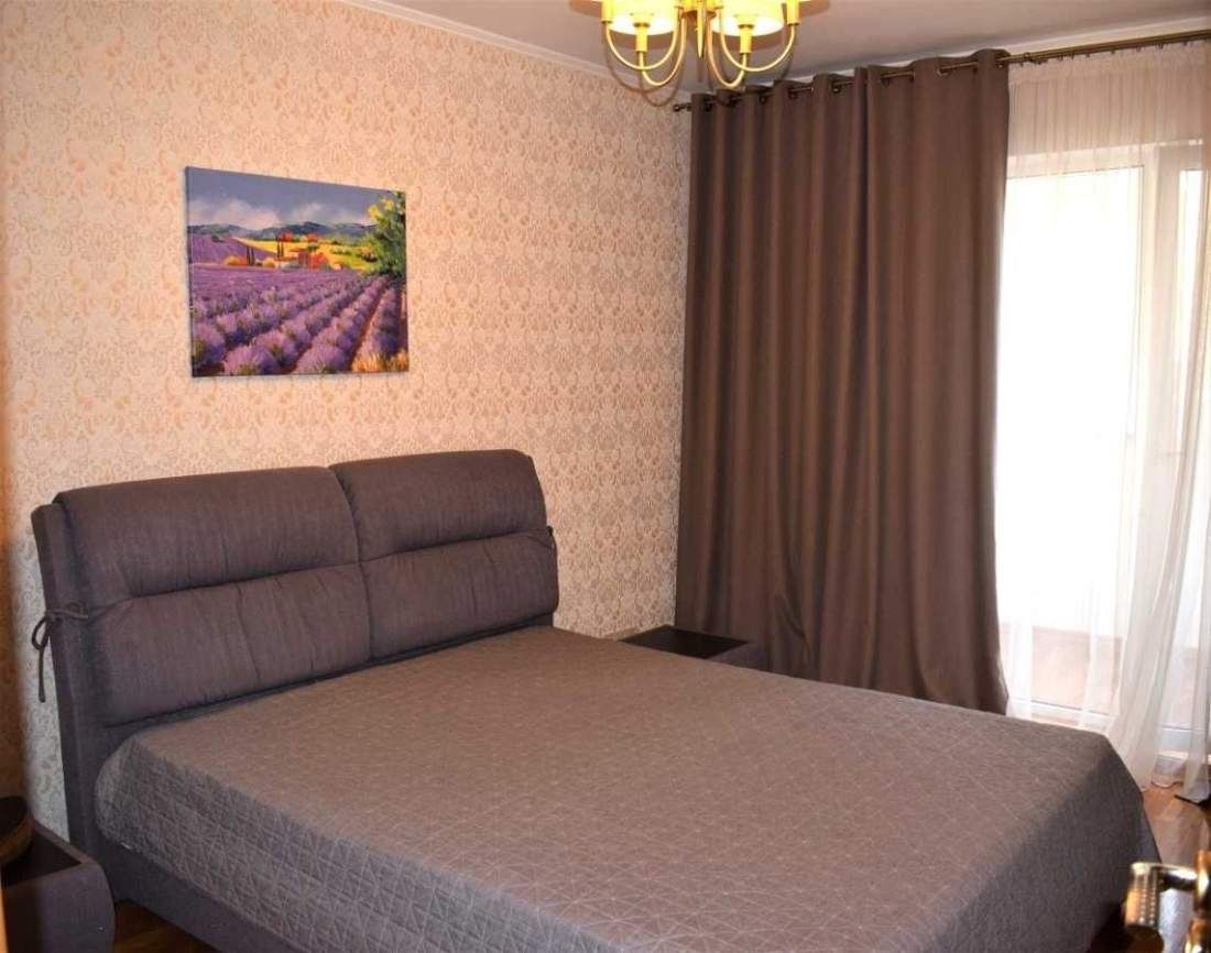 Квартира 2 кімнатна по вул. Заньковецької 3.