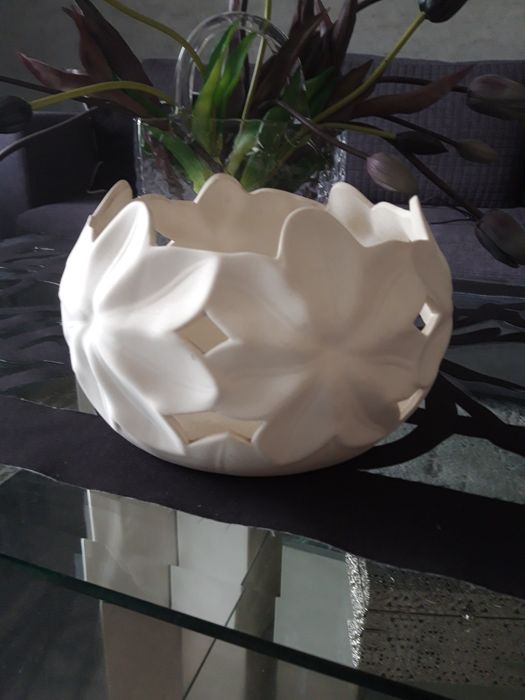 Wazon ozdobny kwiaty