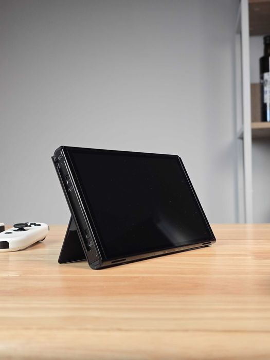 Nintendo Switch OLED + karta 256 GB + Etui + Folia