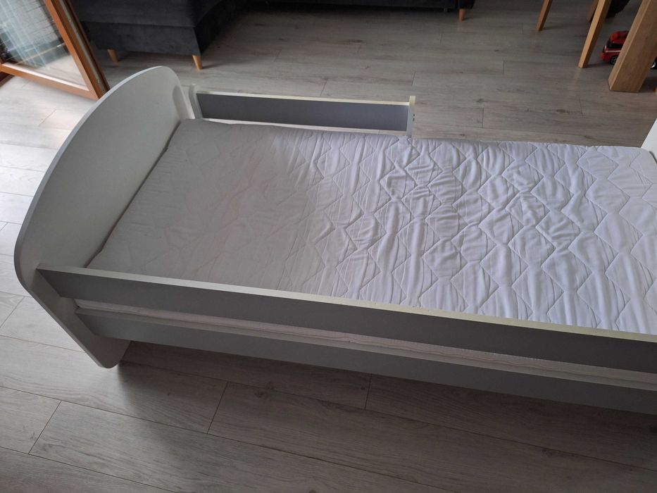 Łóżko dla dziecka z barierką plus solidny lateksowy materac 160x80cm