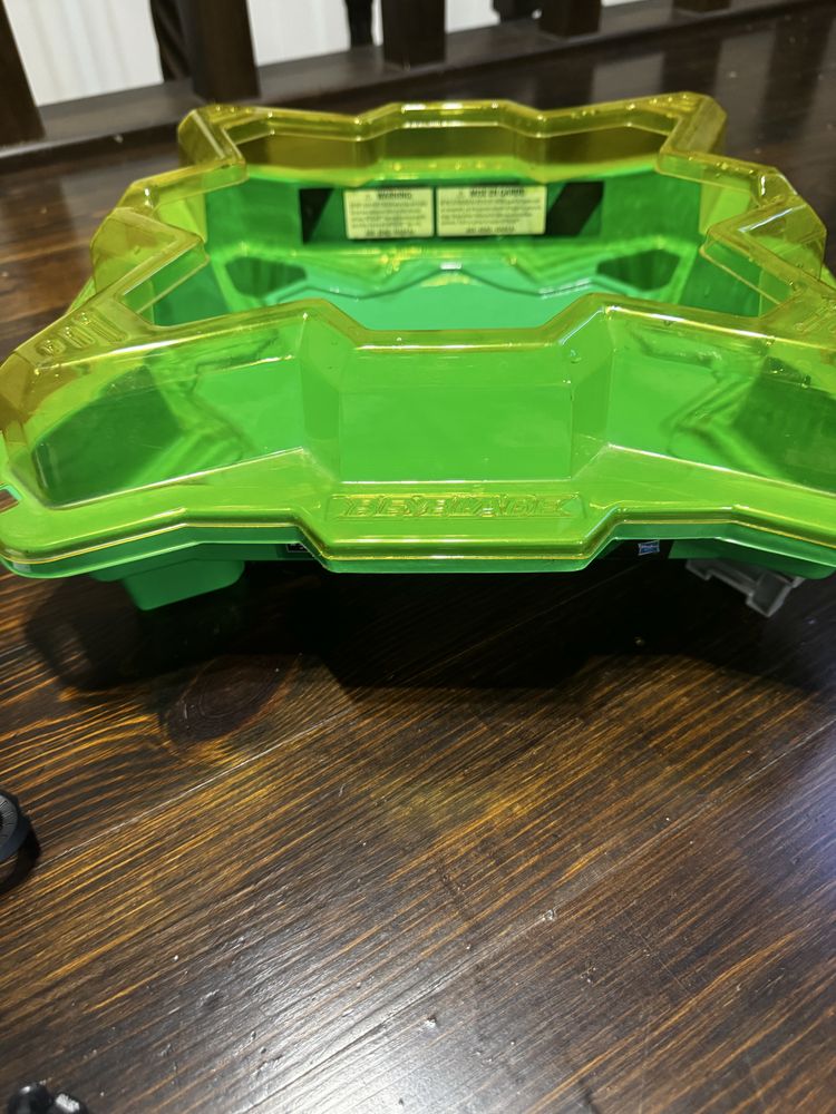 Набір арена та 2  beyblade Hasbro оригінал