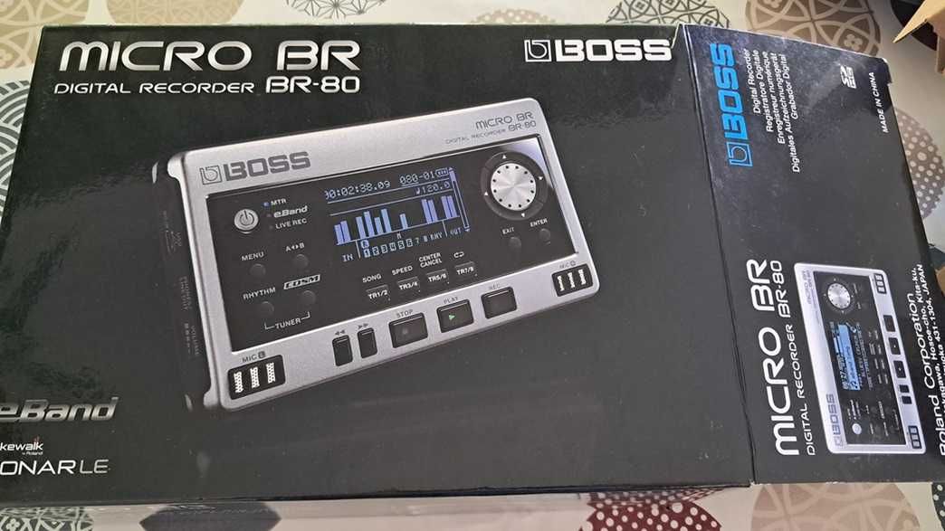 BOSS BR80 - gravador multipista com efeitos.