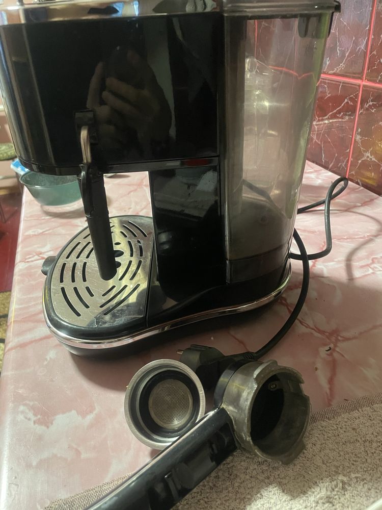 Кофеварка delonghi  рожковая кофемашина