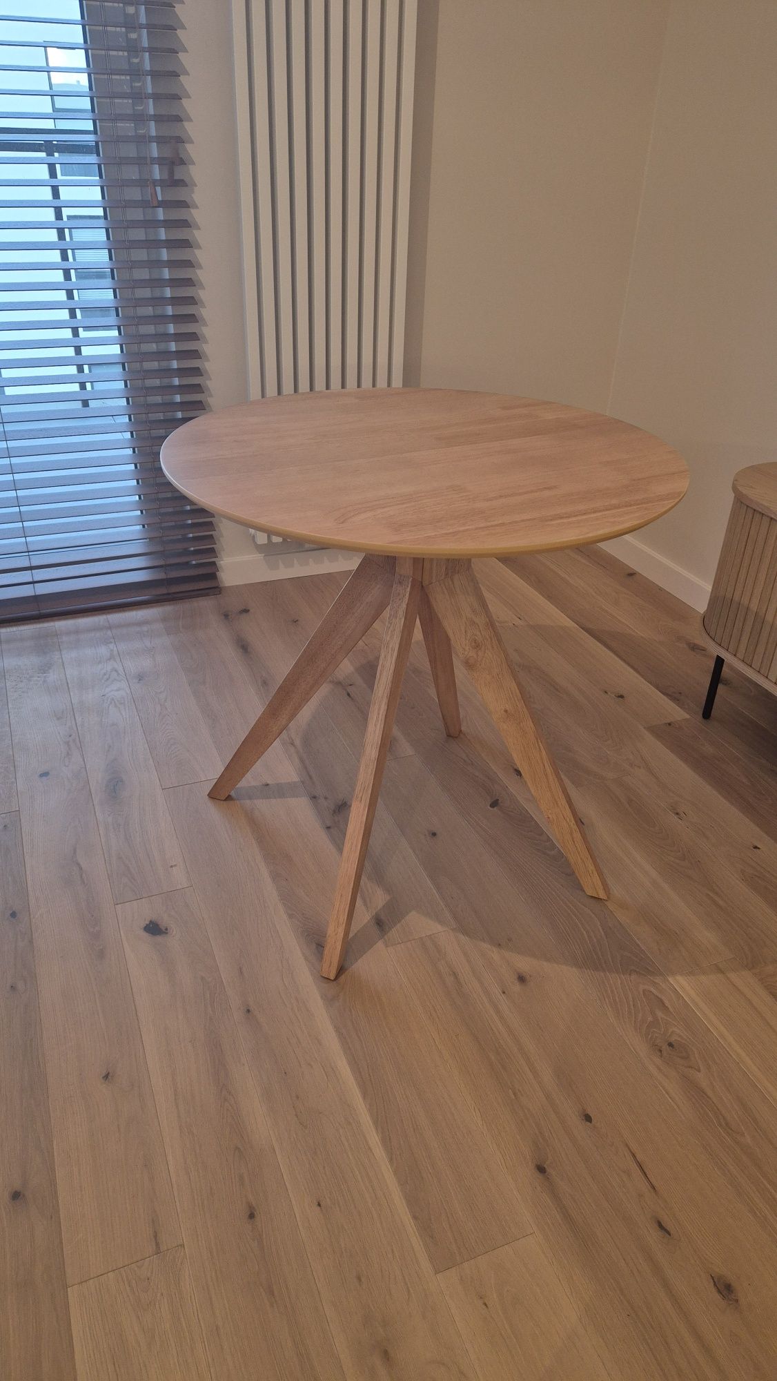 Sprzedam stół okrągły  srednica 80 cm