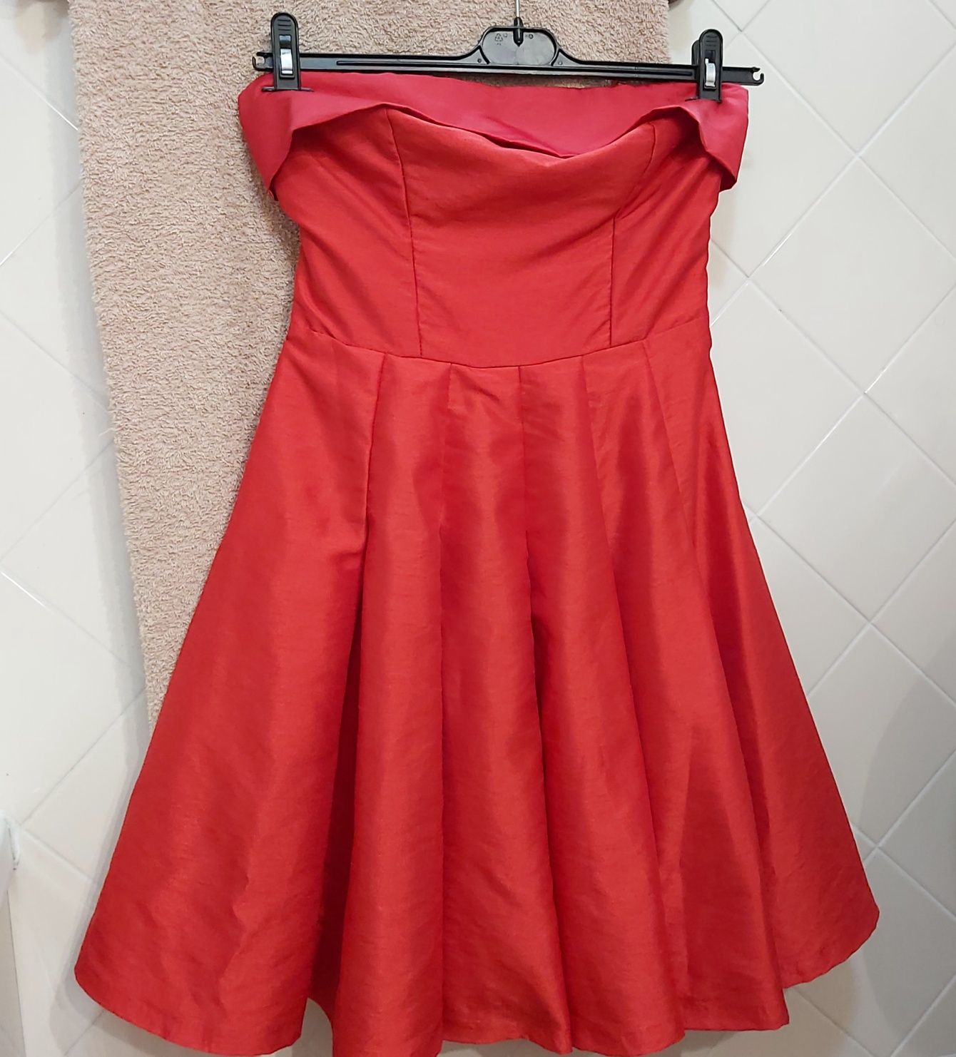 Vestido vermelho acetinados