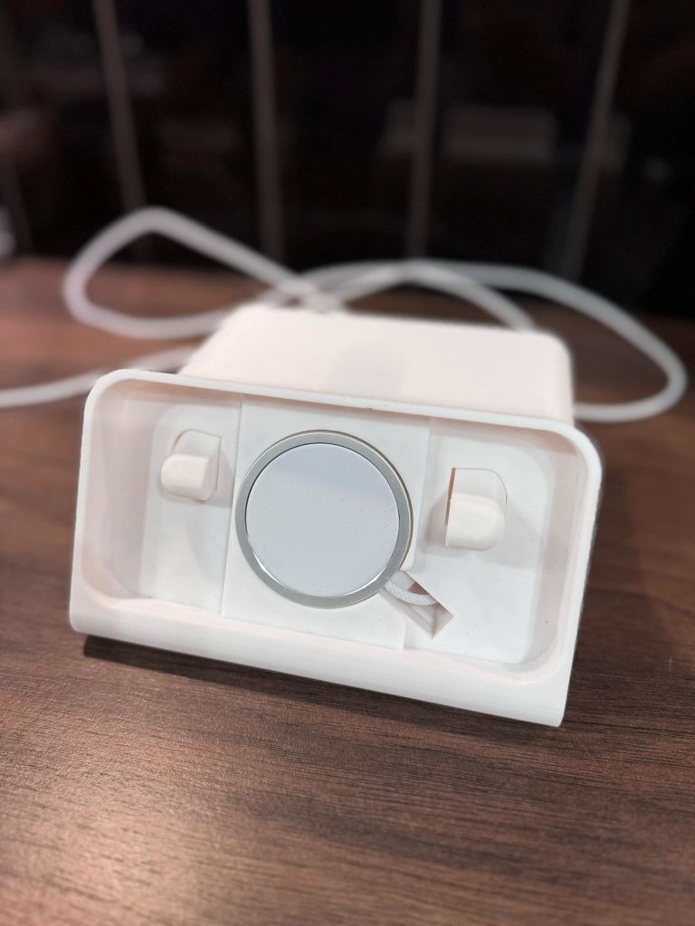 Stojak z funkcją zegarka Iphone