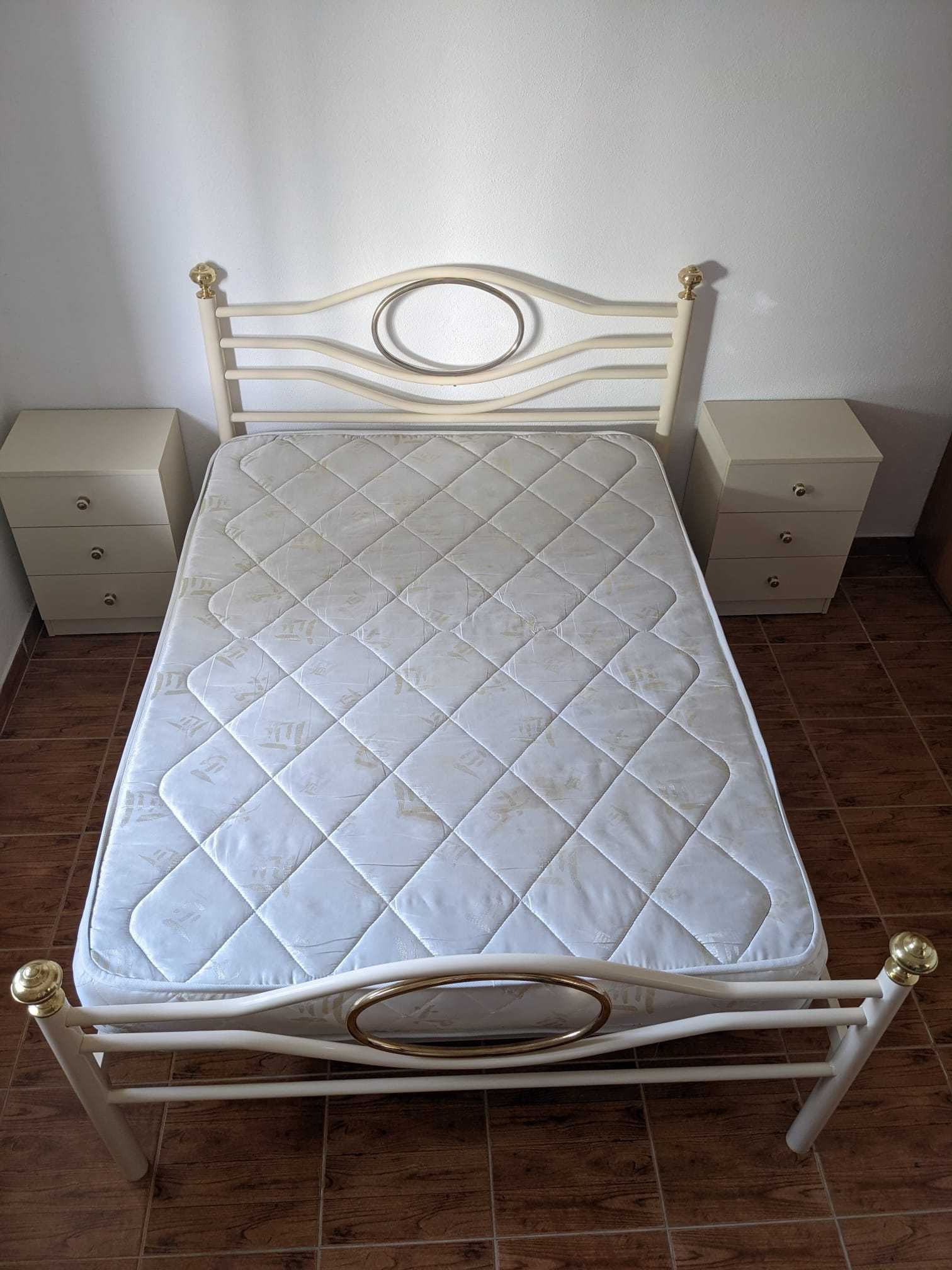 Cama com colchão