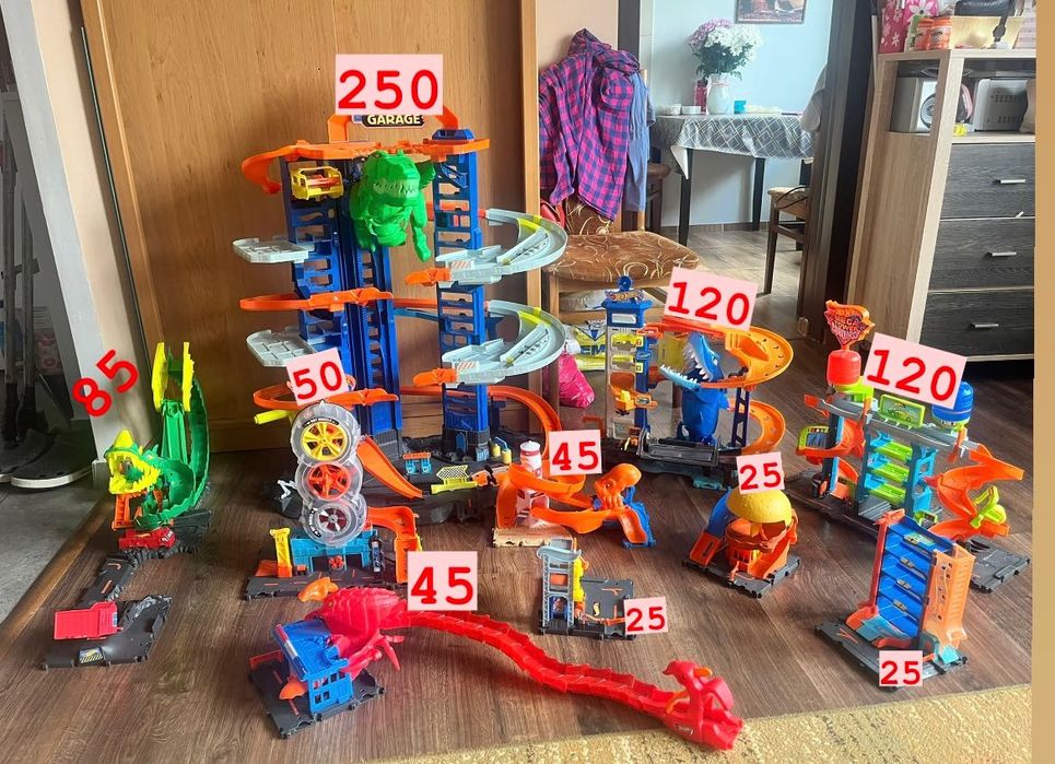 Hot wheels city, track.