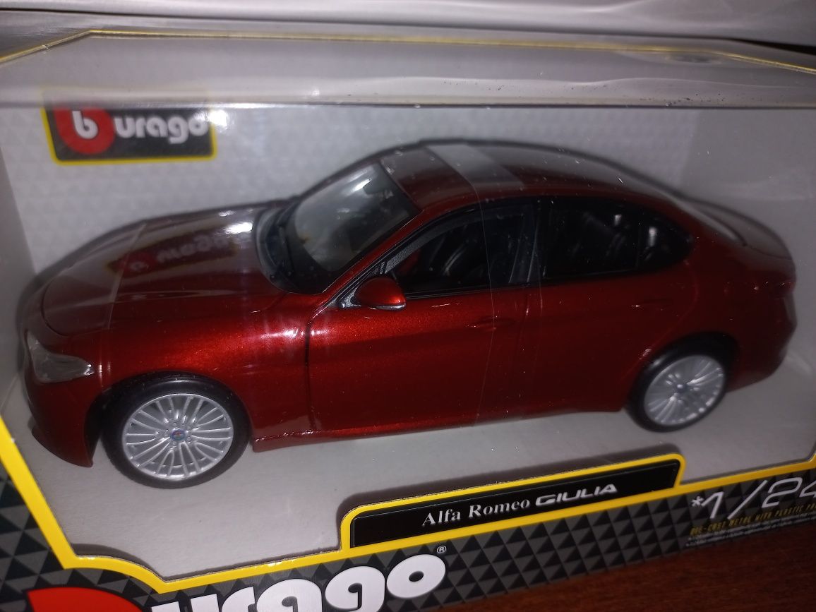 Bburago Alfa Romeo Giulia 2016, skala 1:24