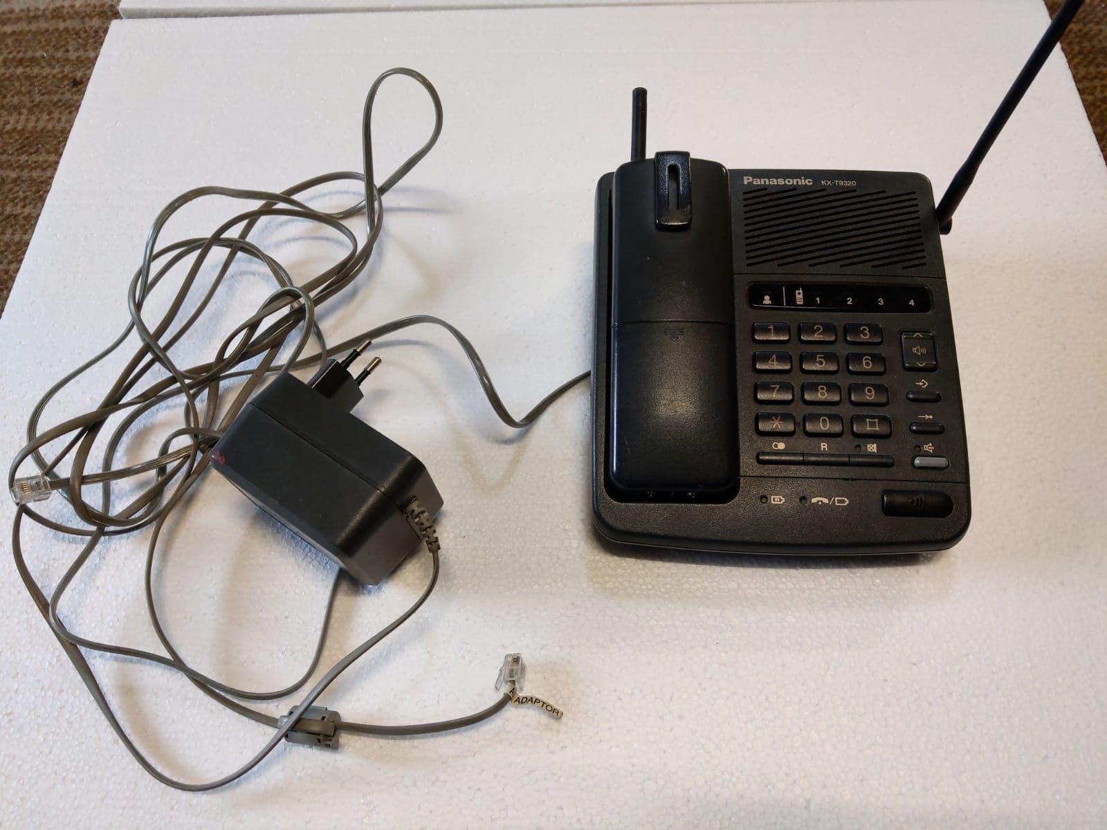 Telefon stacjonarny słuchawka + baza