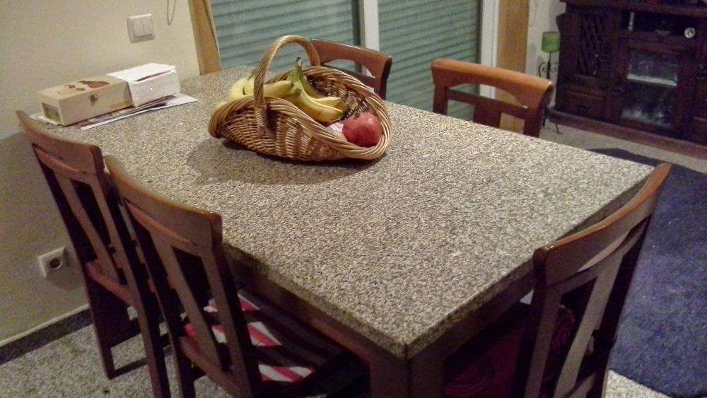 Mesa com tampo em Granito  como novo, pouco uso