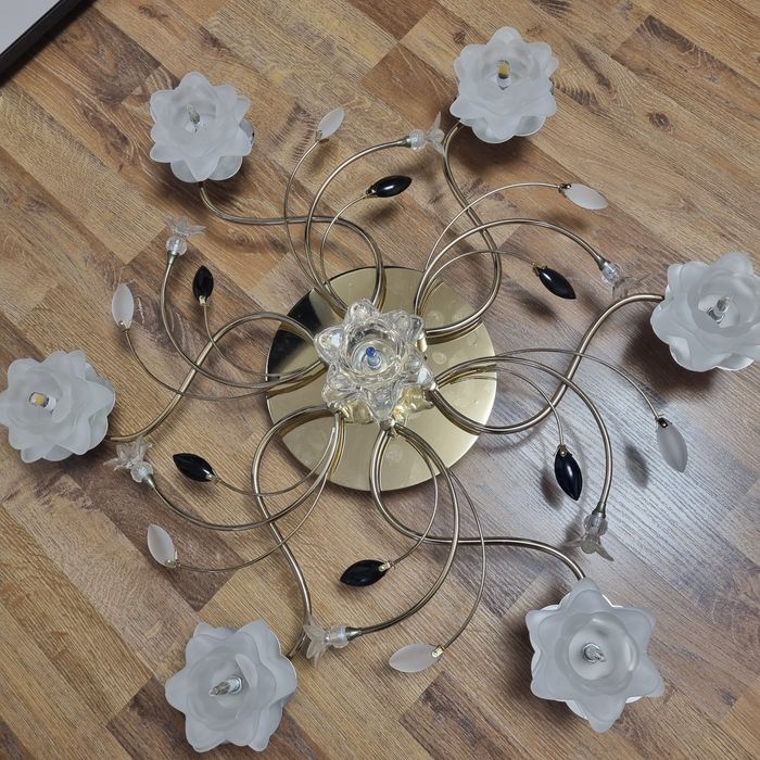 Люстра стельова з кольоровим підсвічуванням