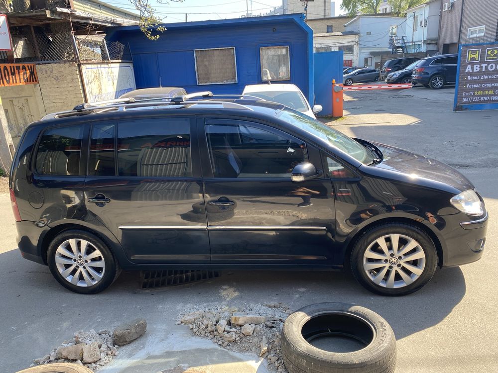 Volkswagen Touran 2008 2.0 tdi АКП DSG