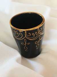 Kieliszek, ręcznie malowany złotem, ceramiczny, czarny