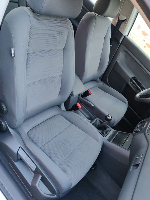 GOLF PLUS 5700$
Мотор 1,6 бензин.
Коробка механіка 6ст.
Пробіг