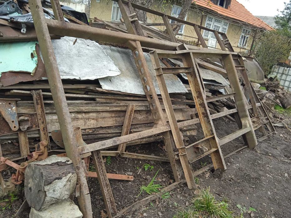 Рама від тракторного причіпа