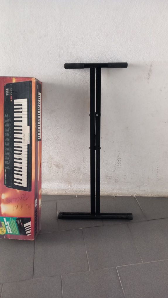 Órgão YAMAHA muito estimado
