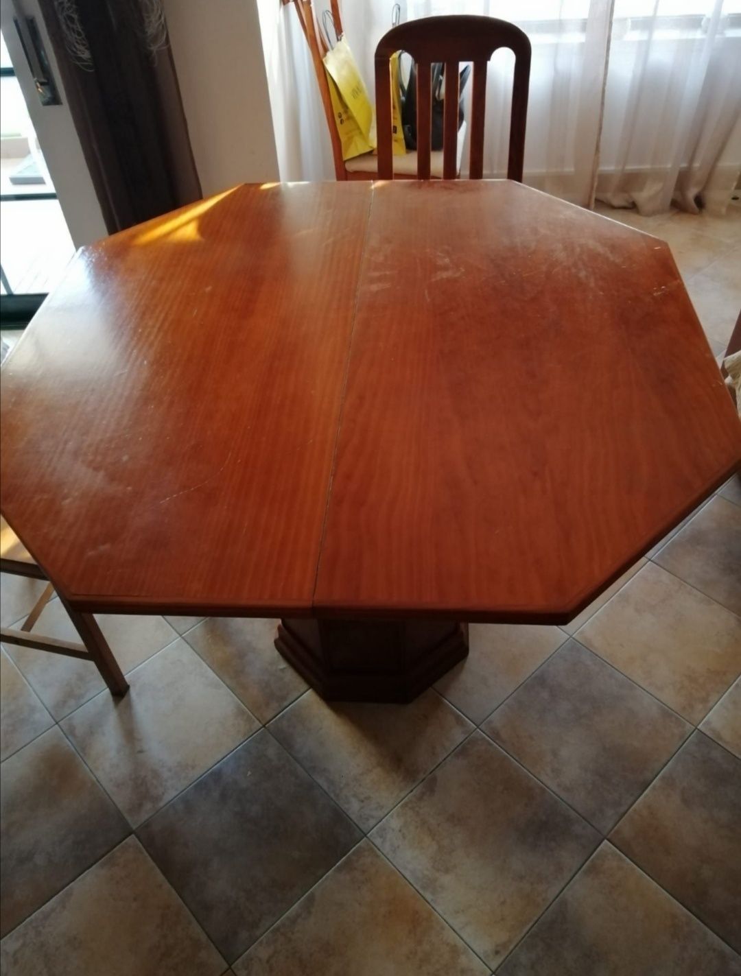 Vendo mesa sala com cadeiras