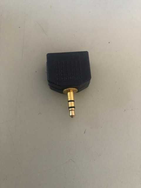 Jack 2.5 um saida macho duas entradas femeas, banho dourado novo