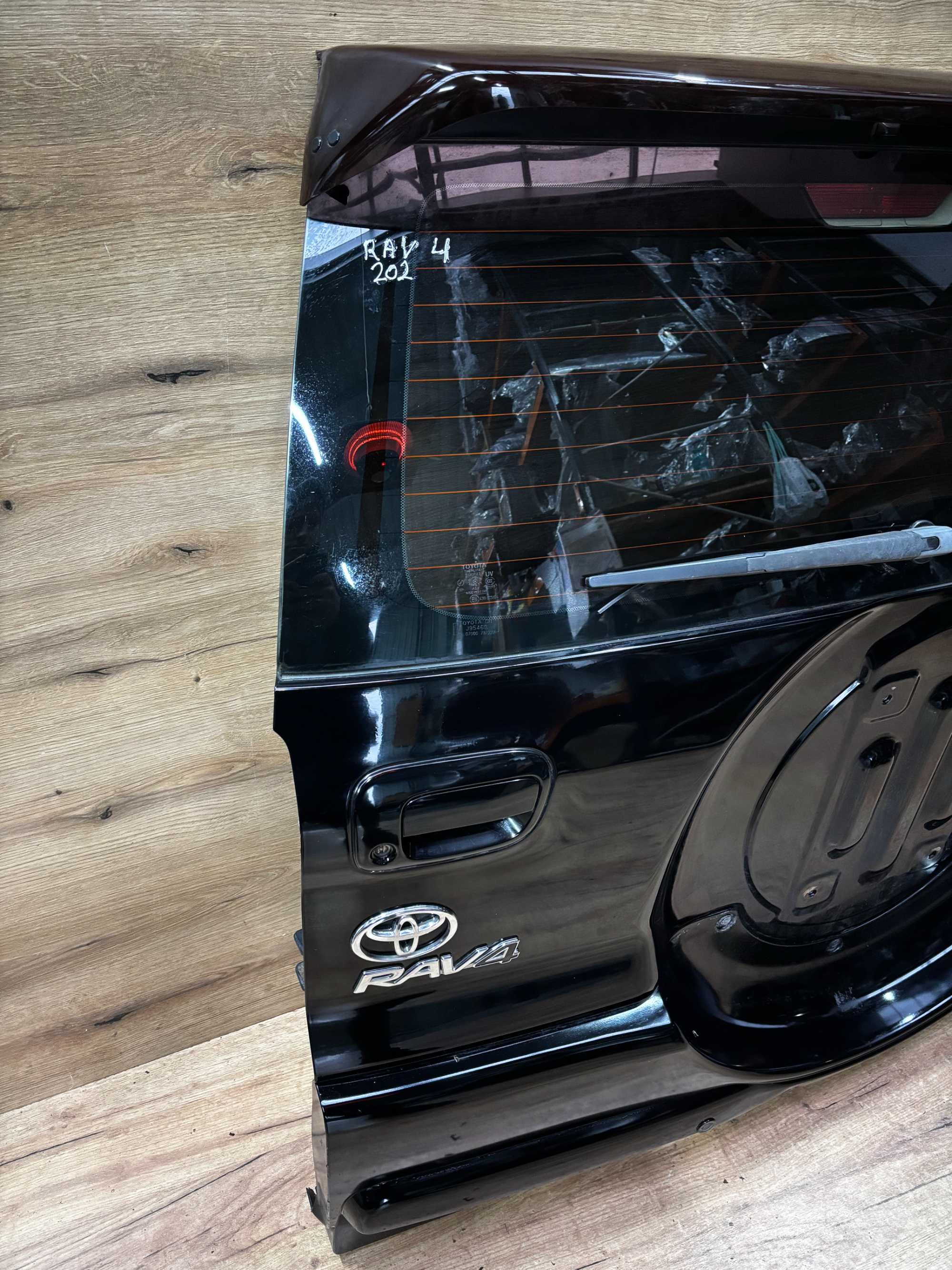 Klapa tylna bagażnika Toyota Rav4 kolor 202