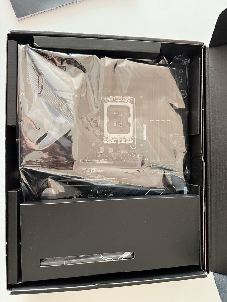 Материнська плата Asus ROG STRIX Z790-F Gaming WIFI s-1700 Z790